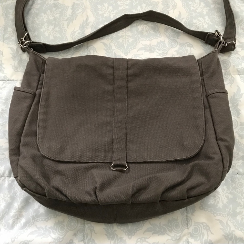 Gray canvas messenger